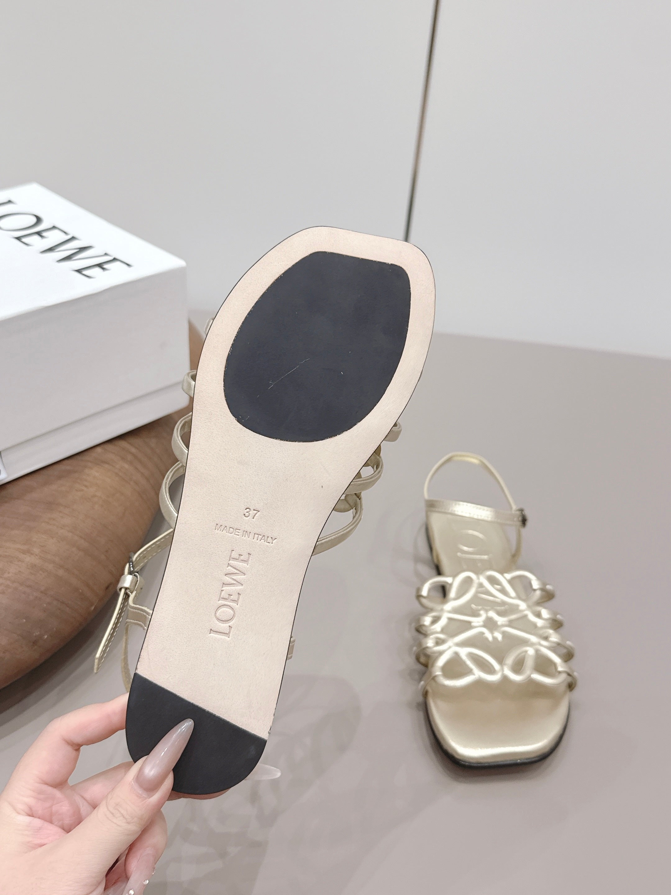 LOEWE 26S SQUARE TOE SANDALS IN GOLD CALFSKIN LOGO