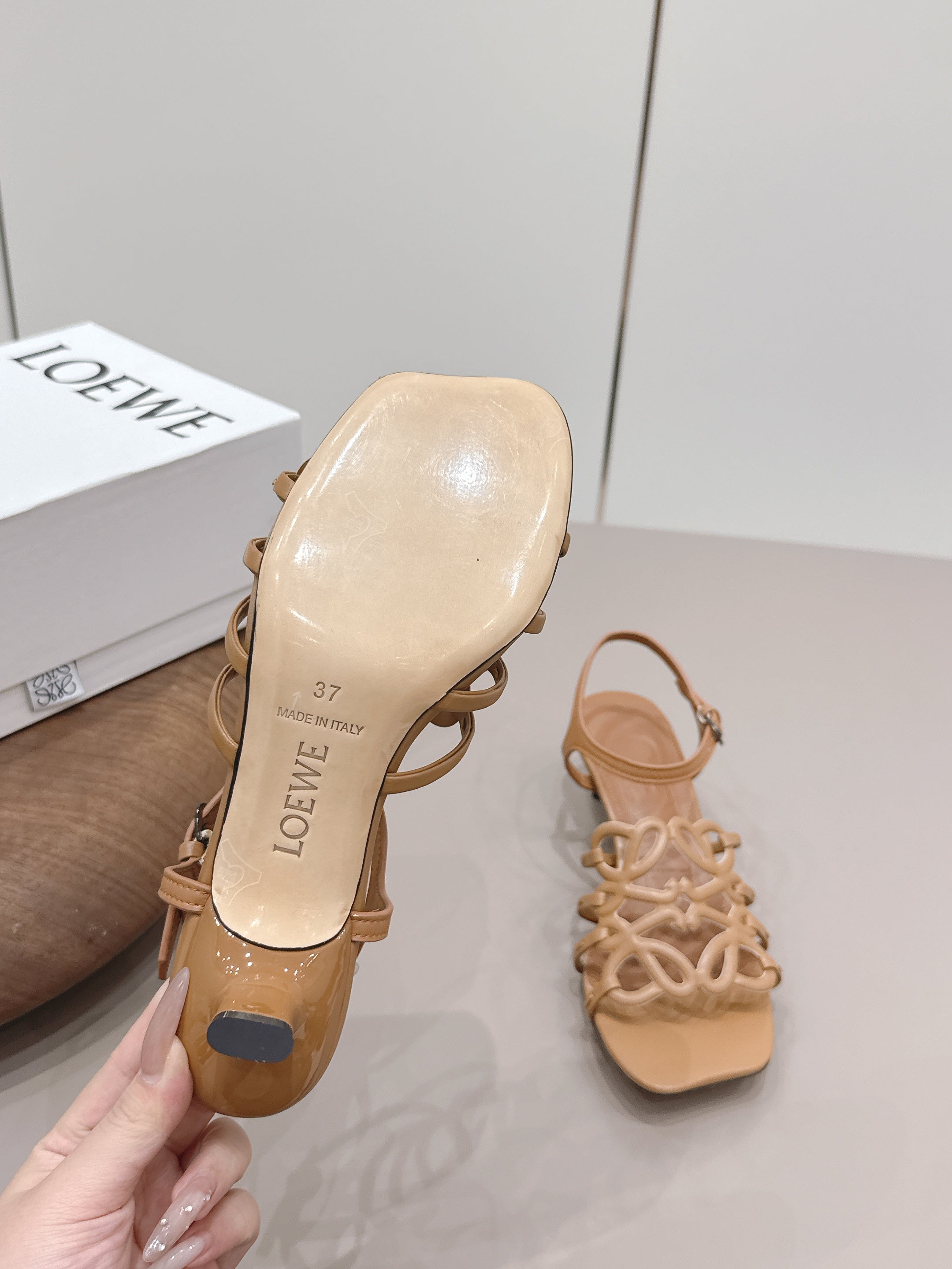 LOEWE 26S SQUARE TOE HEEL SANDALS 50MM IN LIGHT BROWN CALFSKIN LOGO