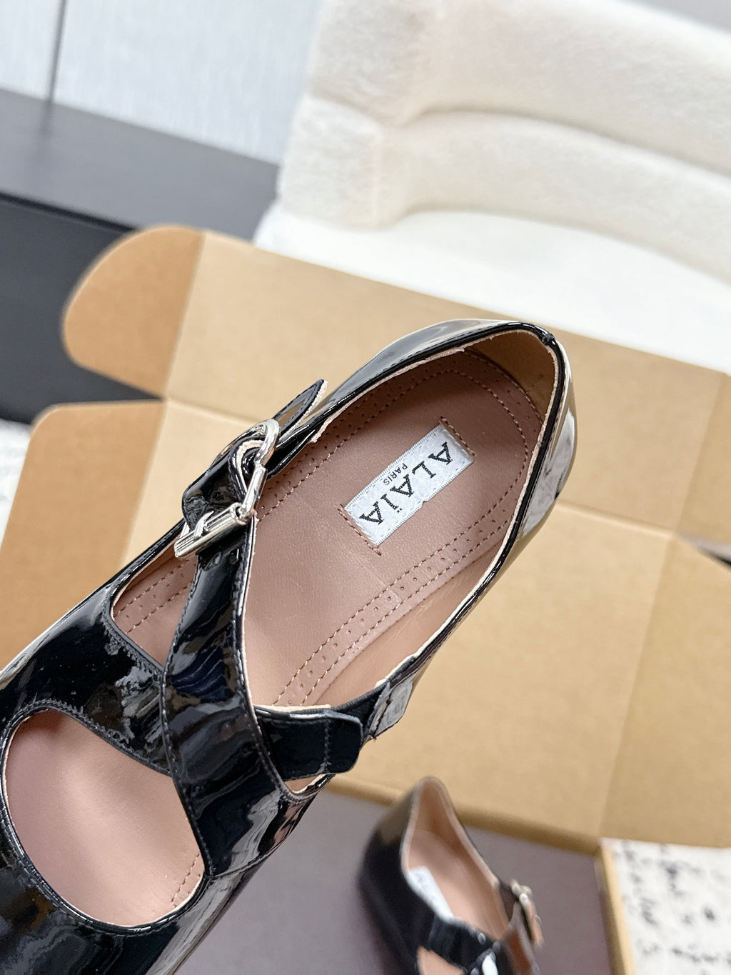 ALAIA 26S CROSS-STRAP BALLET FLATS IN BLACK GLOSSY LAMBSKIN