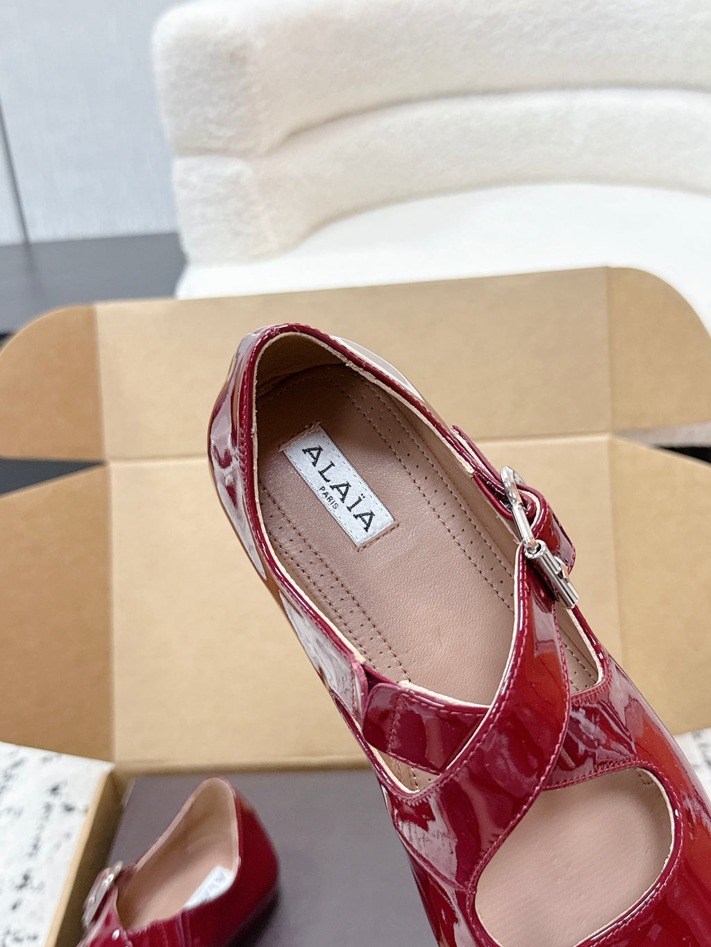ALAIA 26S CROSS-STRAP BALLET FLATS IN RED GLOSSY LAMBSKIN