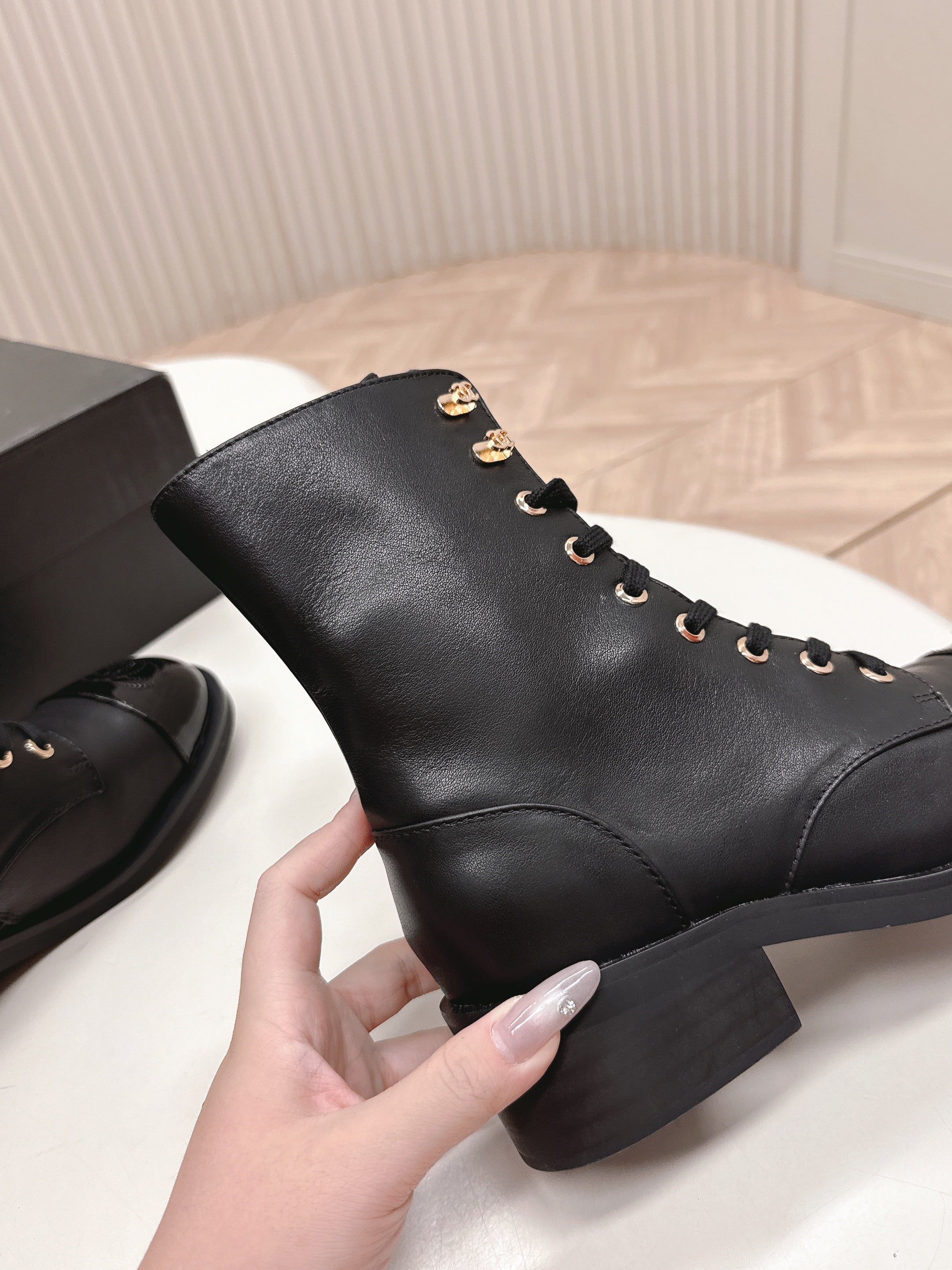 CHANEL ANKLE BOOTS 25S IN BLACK LAMBSKIN WITH ZIPPER