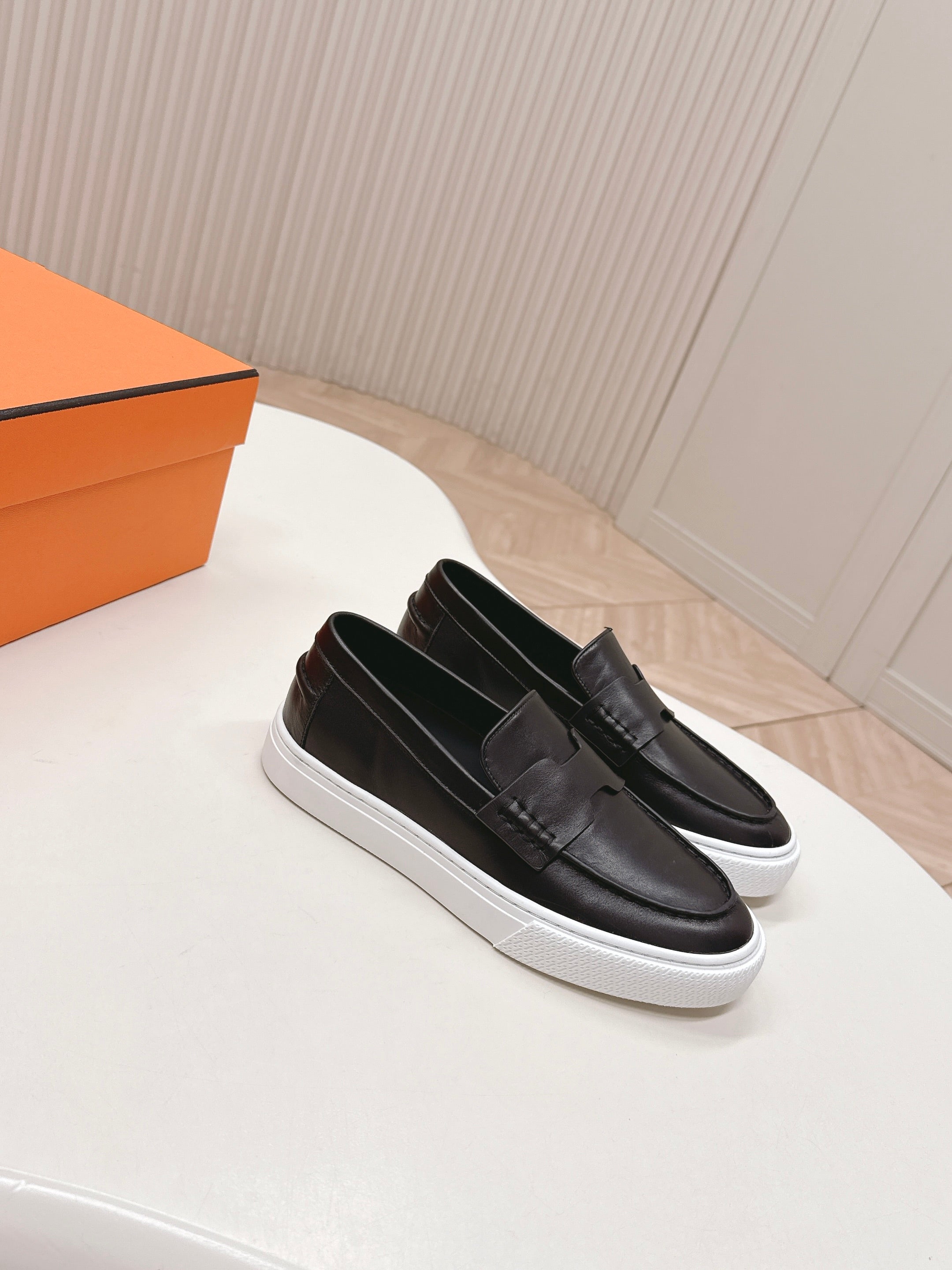 HM 25S SLIP-ON IN BLACK LAMBSKIN