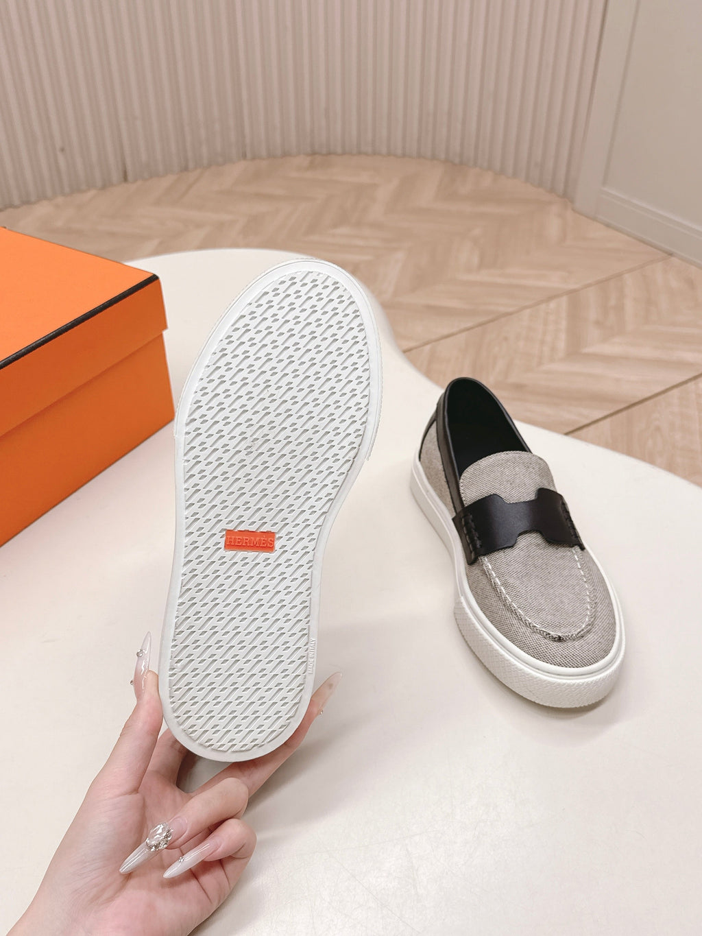 HM 25S SLIP-ON IN LIGHT GREY CANVAS AND BLACK LAMBSKIN