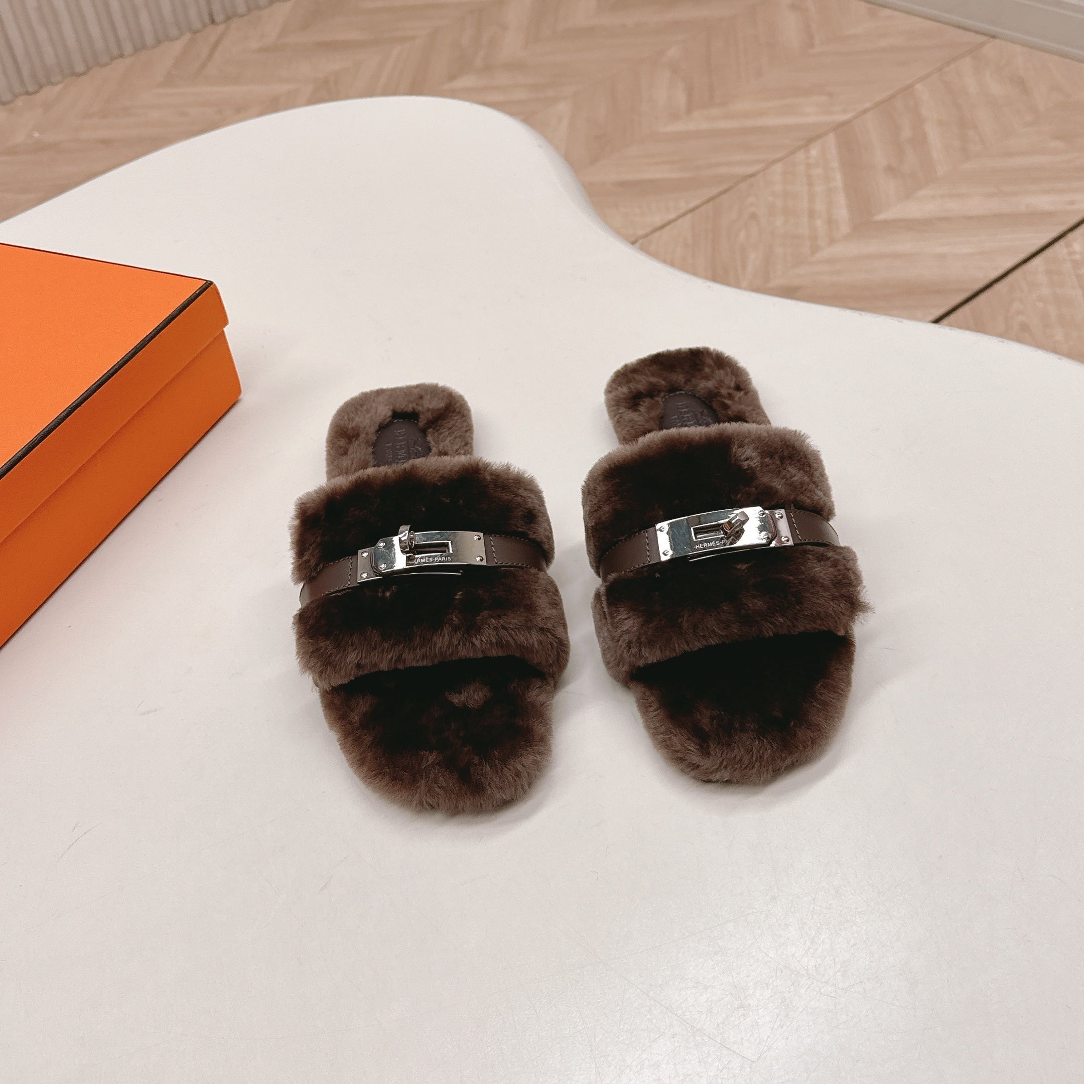 HM 25S ORAN SANDAL IN DARK BROWN SHEARLING WITH SILVER HARDWARE