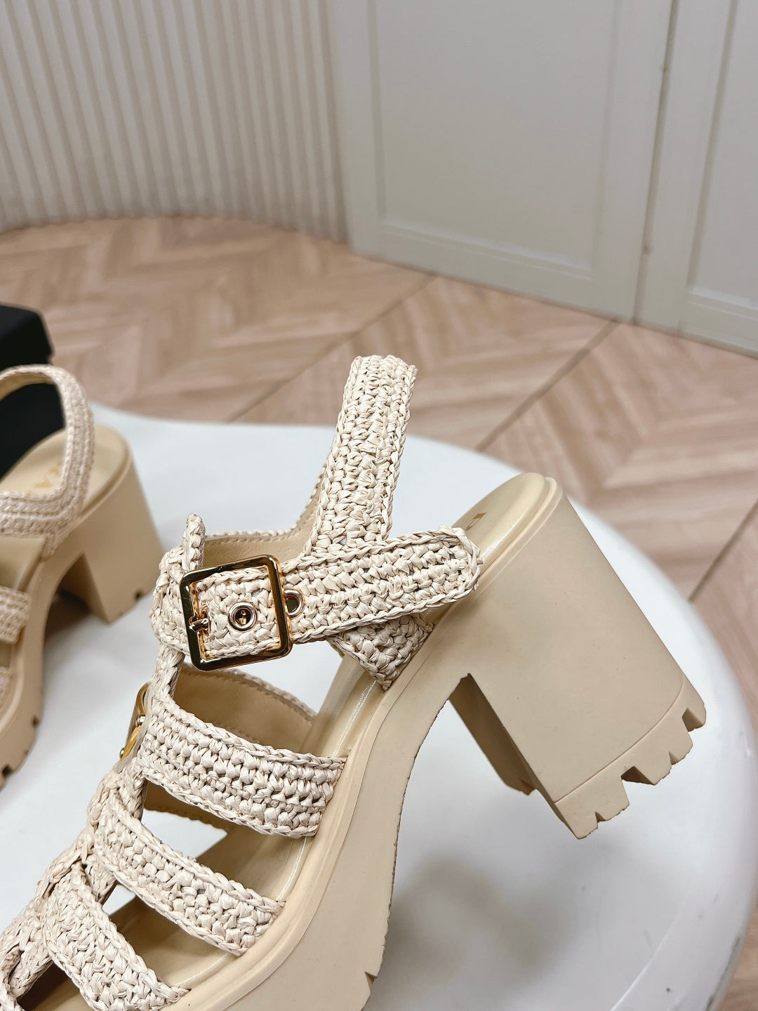PRADA 26S HEELED FISHERMAN SANDALS IN BEIGE RAFFIA AND CALFSKIN