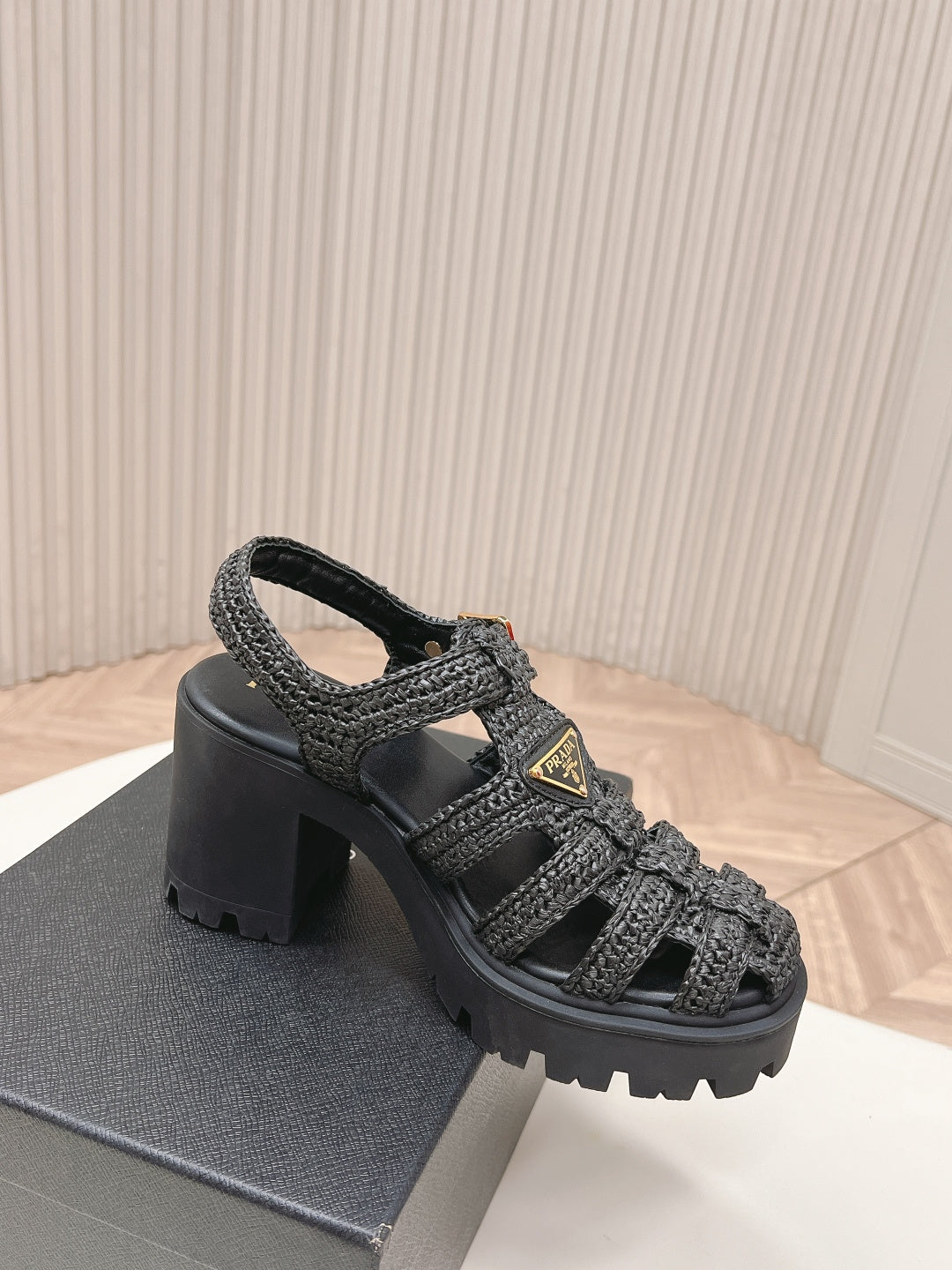 PRADA 26S HEELED FISHERMAN SANDALS IN BLACK RAFFIA AND CALFSKIN