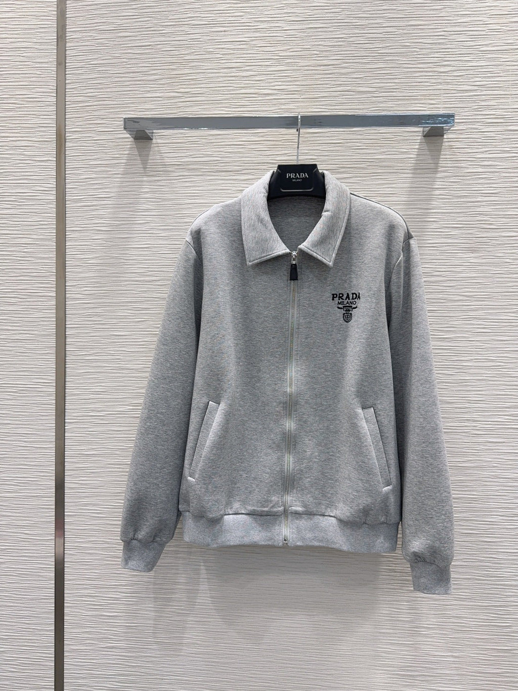 PRADA 26S SUIT 676