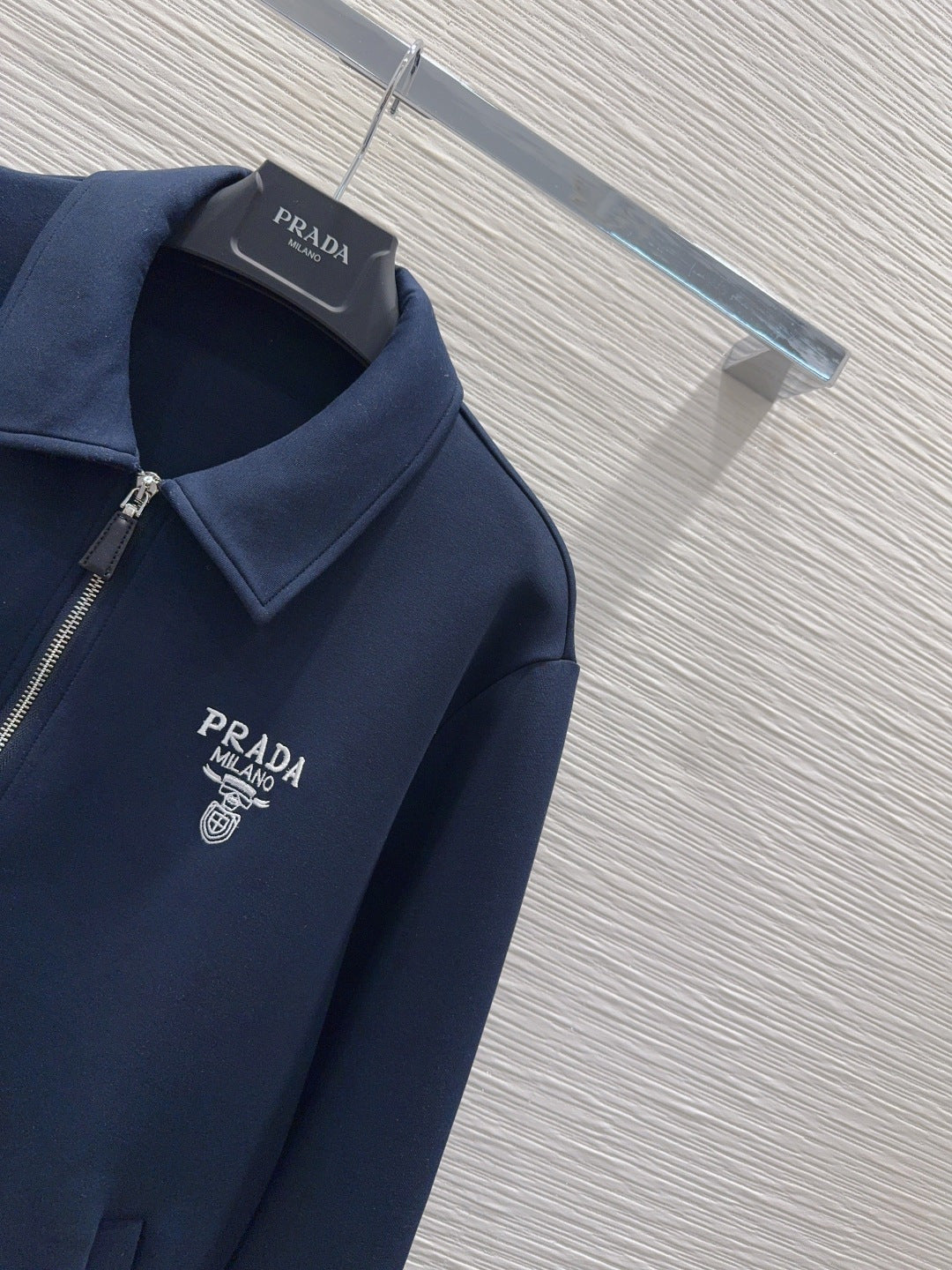 PRADA 26S SUIT 677