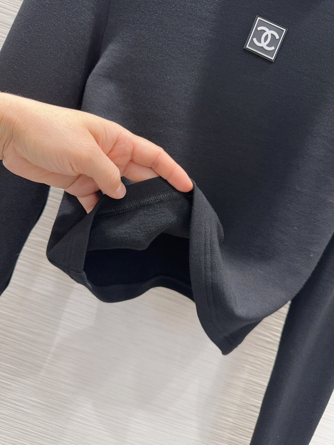 CHANEL 25S LONG-SLEEVE TURTLENECK T-SHIRT 413