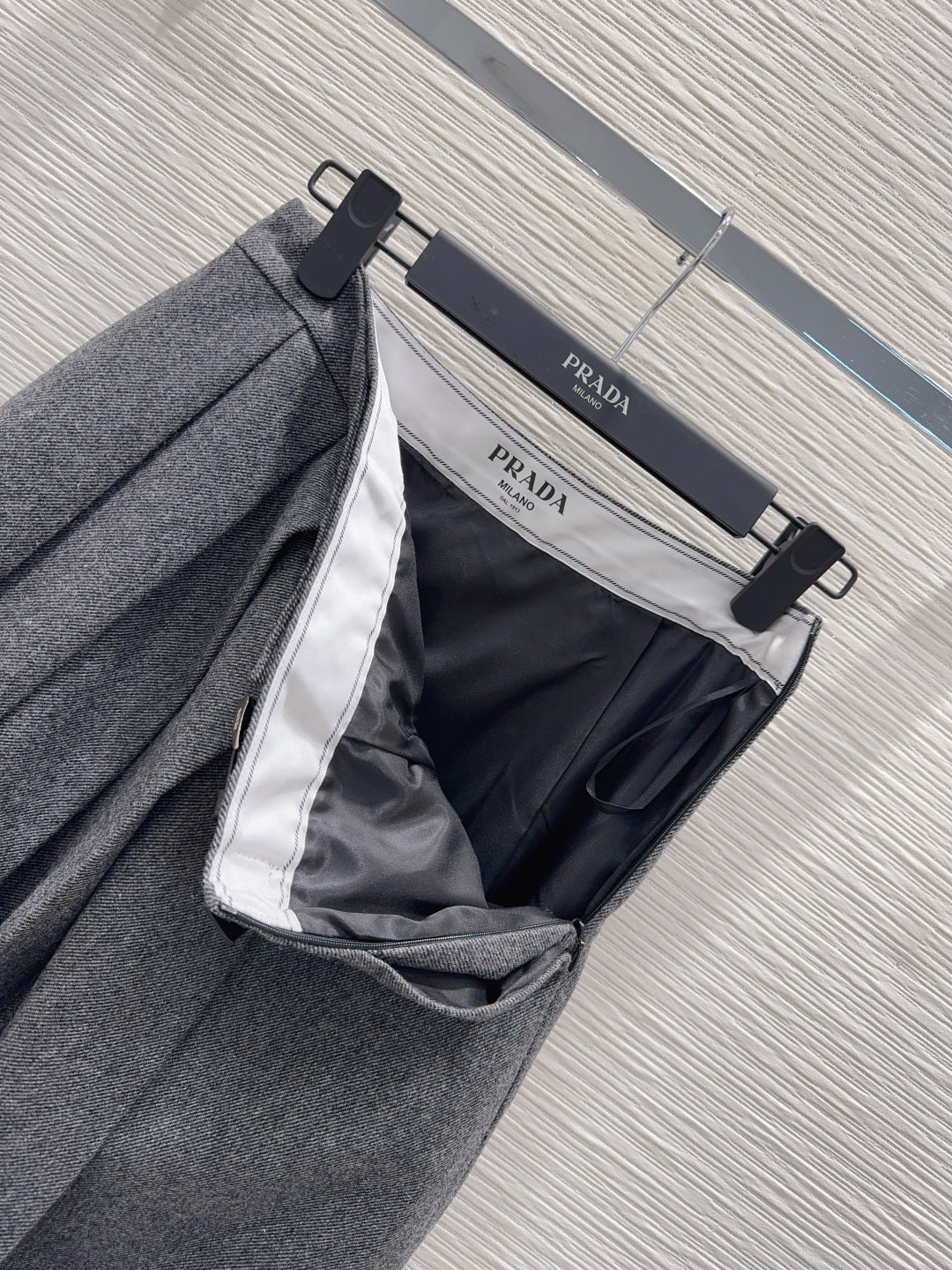 PRADA 25S LONG PLEATED SKIRT 212