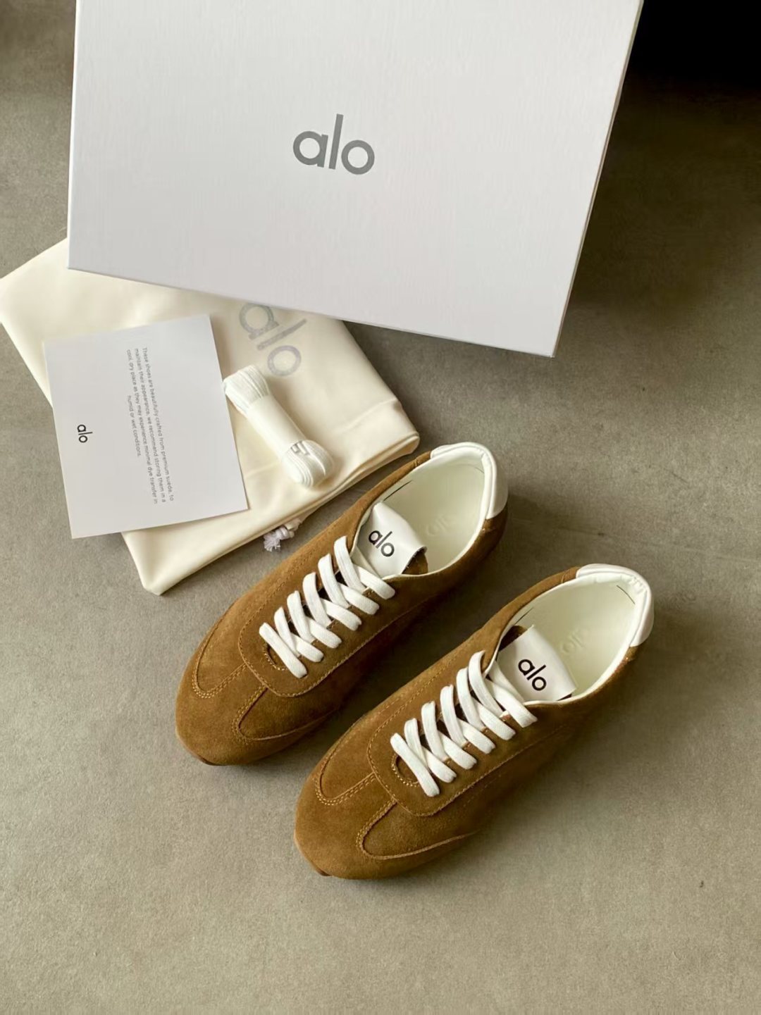 ALO 25S SUNSET SNEAKER IN BROWN SUEDE