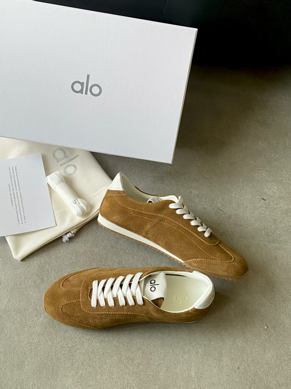 ALO 25S SUNSET SNEAKER IN BROWN SUEDE
