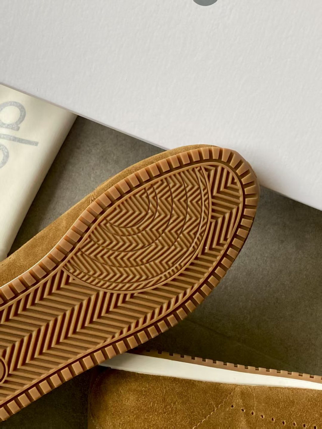 ALO 25S SUNSET SNEAKER IN BROWN SUEDE