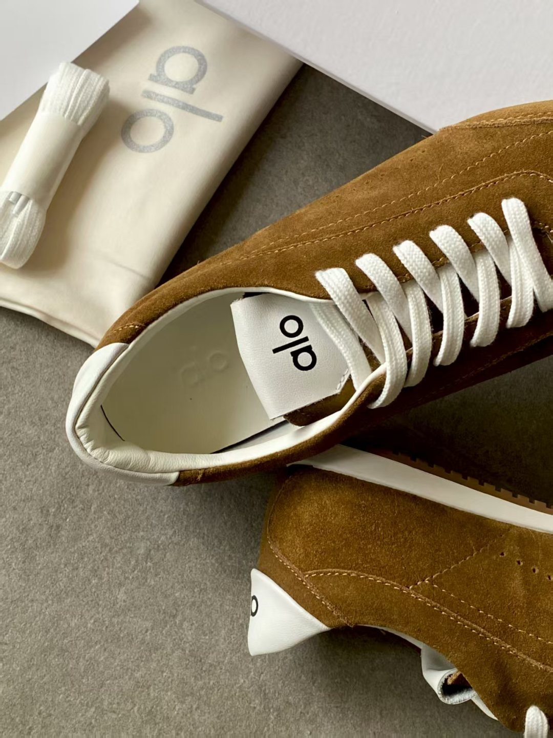ALO 25S SUNSET SNEAKER IN BROWN SUEDE