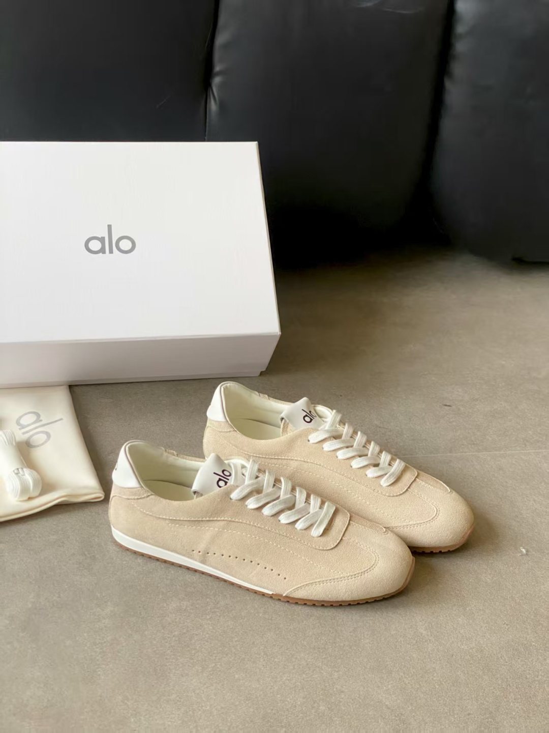 ALO 25S SUNSET SNEAKER IN BEIGE SUEDE