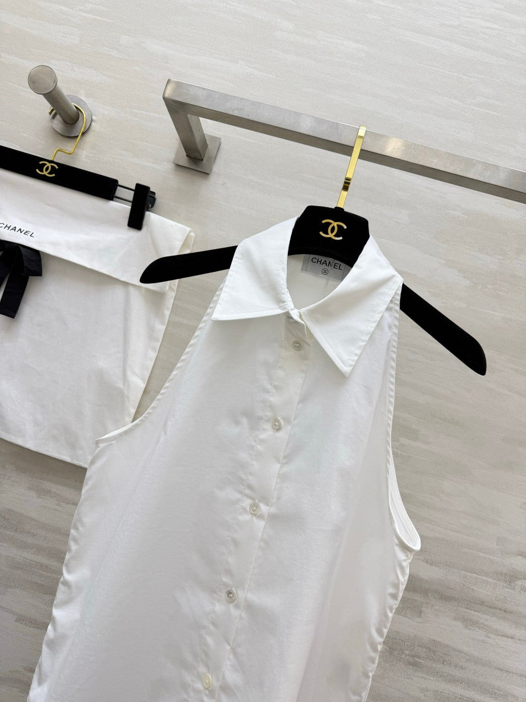 CHANEL 26S SLEEVELESS SHIRT COLLAR TOP STYLE 1197
