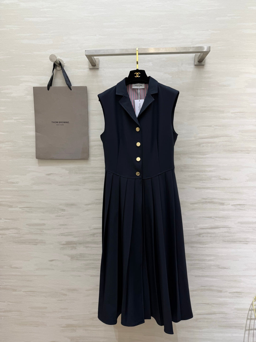 THOM 26S SLEEVELESS DRESS STYLE 253
