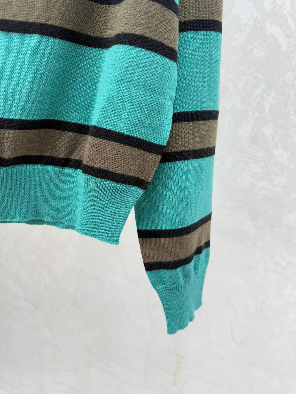MIUMIU SWEATER STYLE 677