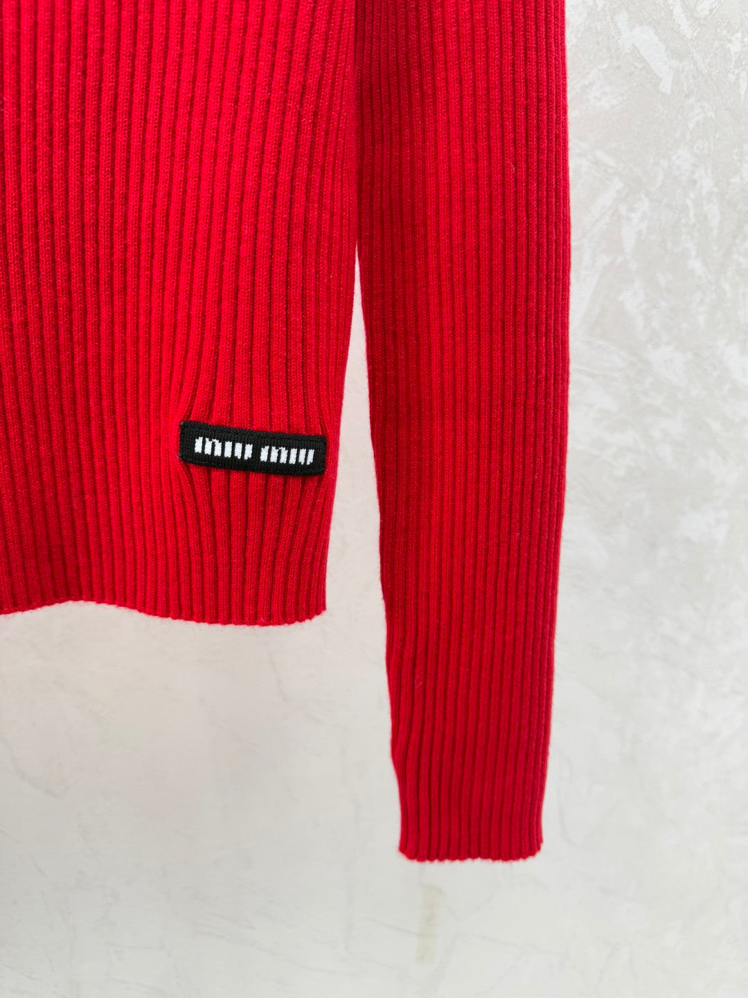 MIUMIU SWEATER STYLE 680
