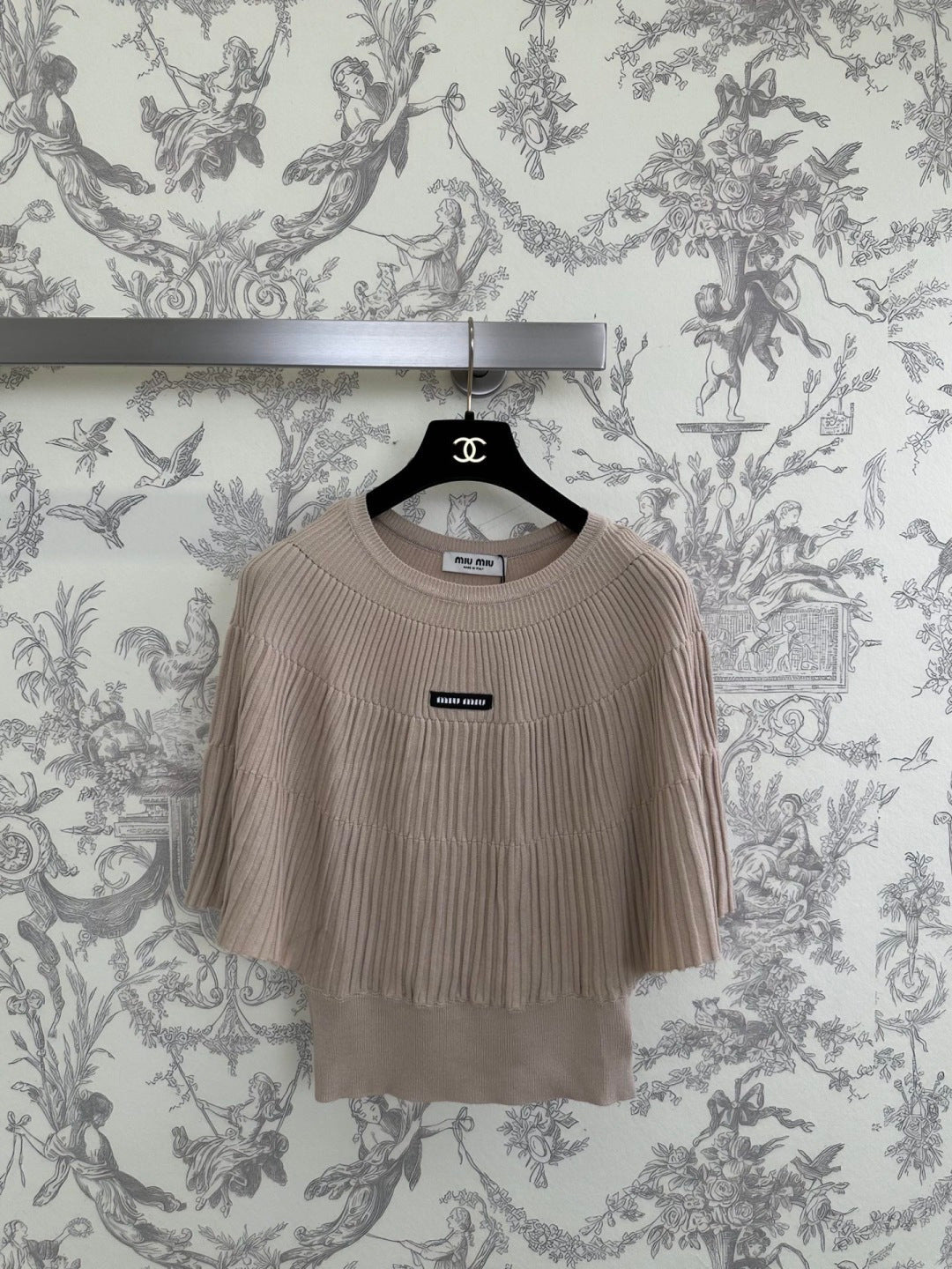 MIUMIU 26S PLEATED SHORT-SLEEVED SWEATER STYLE 1109