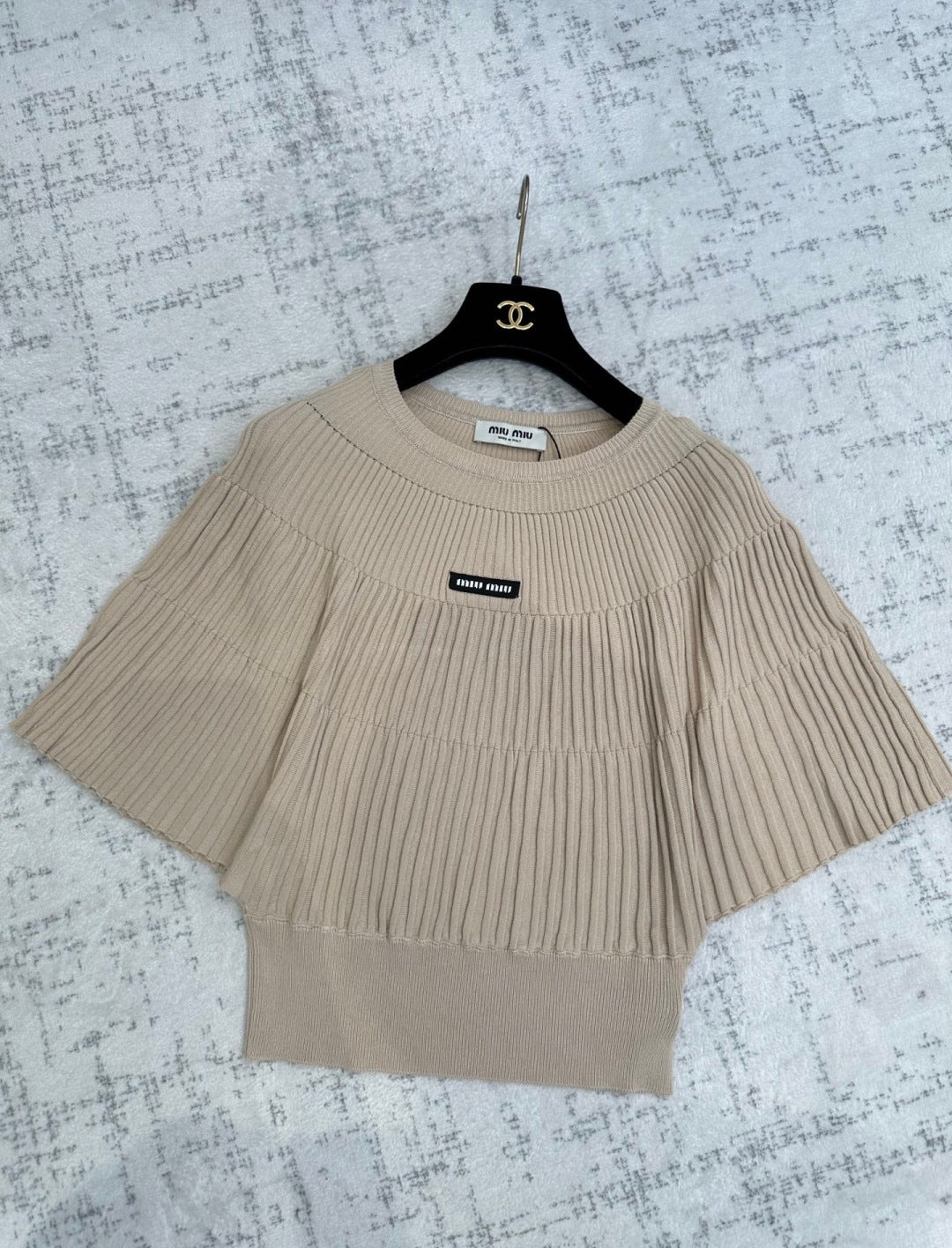 MIUMIU 26S PLEATED SHORT-SLEEVED SWEATER STYLE 1109