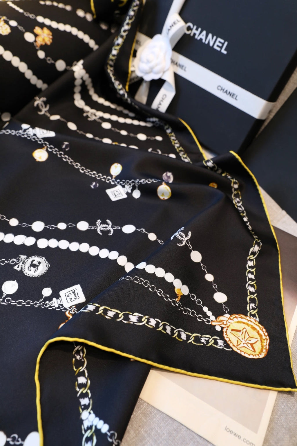 CHANEL 26S SCARF 90 IN SILK 311797