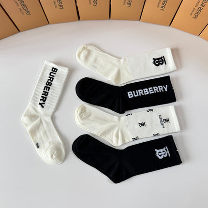 BURBERRY 26S CREW SOCKS 417742 (1 BOX)