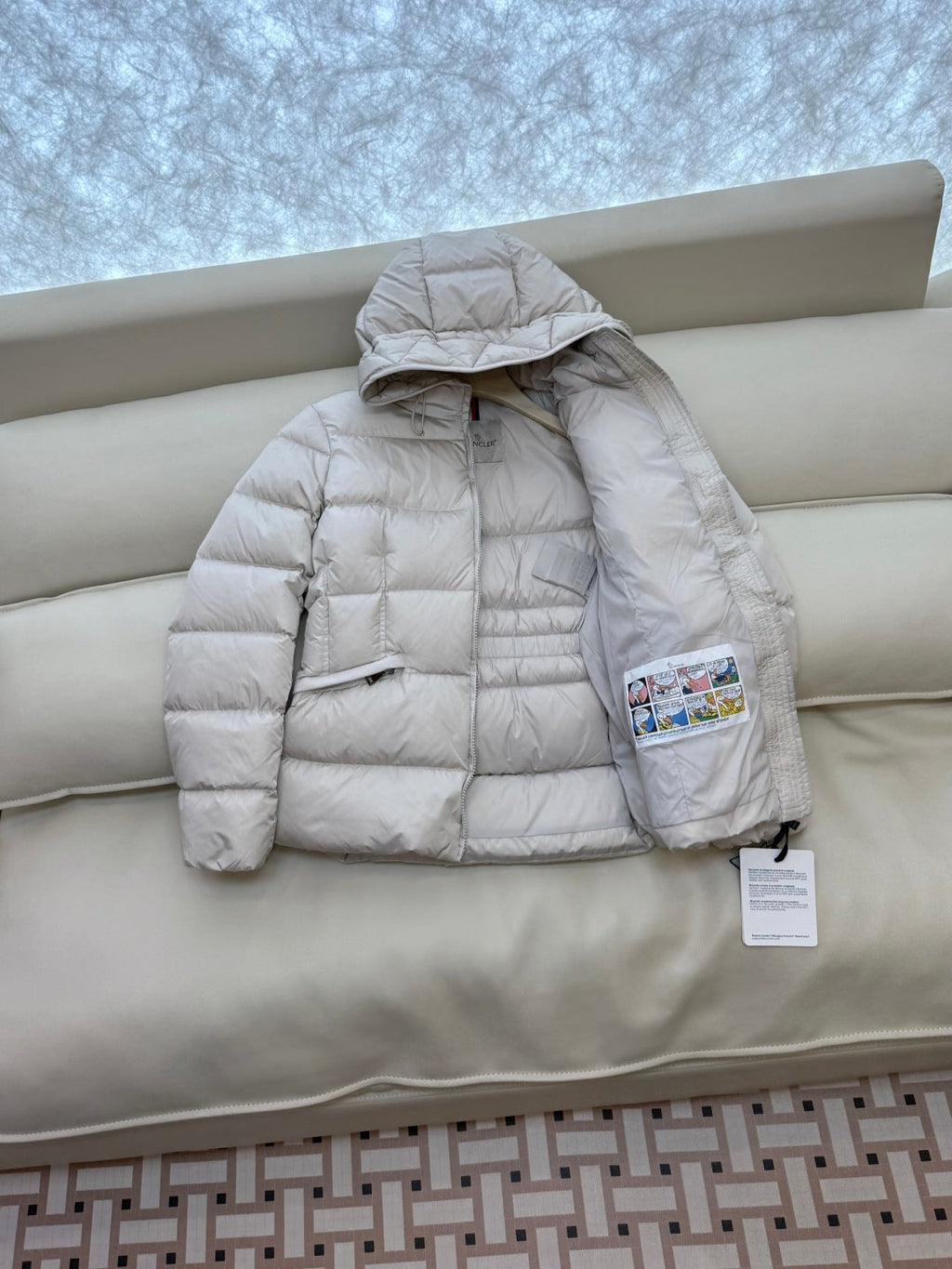 MONCLER 25S JACKET IN WHITE 041