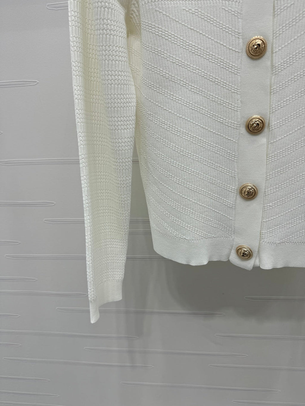 BALMAIN 25S KNITTED ROUND NECK LONG SLEEVE CARDIGAN 264243