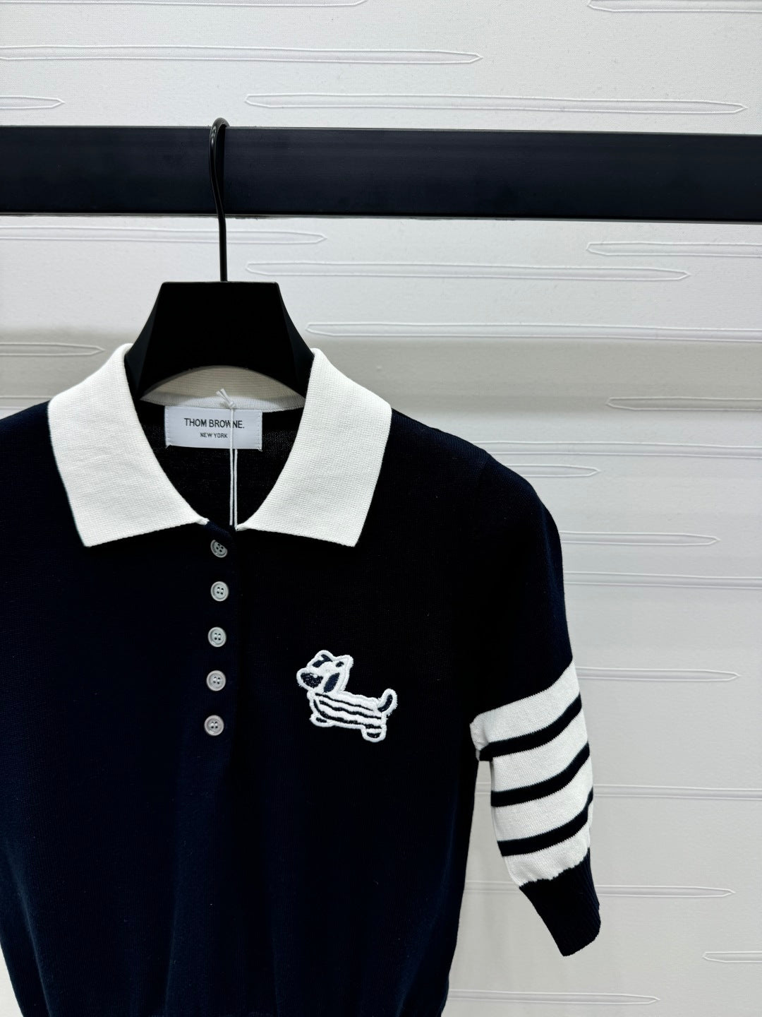 THOM SHORT-SLEEVE KNIT SWEATER WITH EMBROIDERED DOG MOTIF 274850