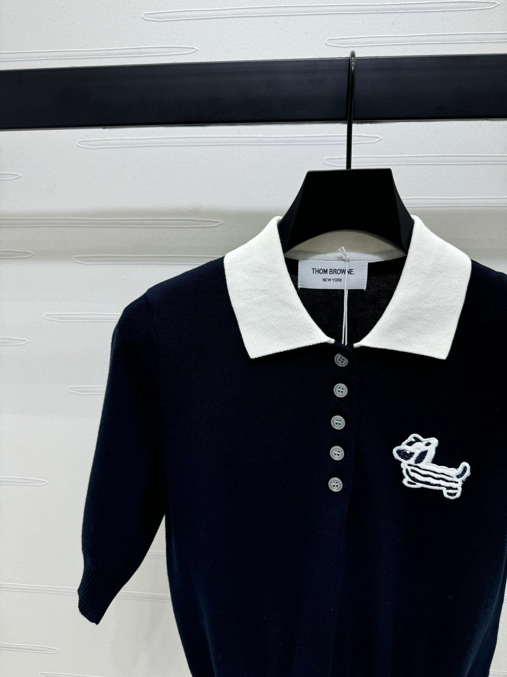 THOM SHORT-SLEEVE KNIT SWEATER WITH EMBROIDERED DOG MOTIF 274850