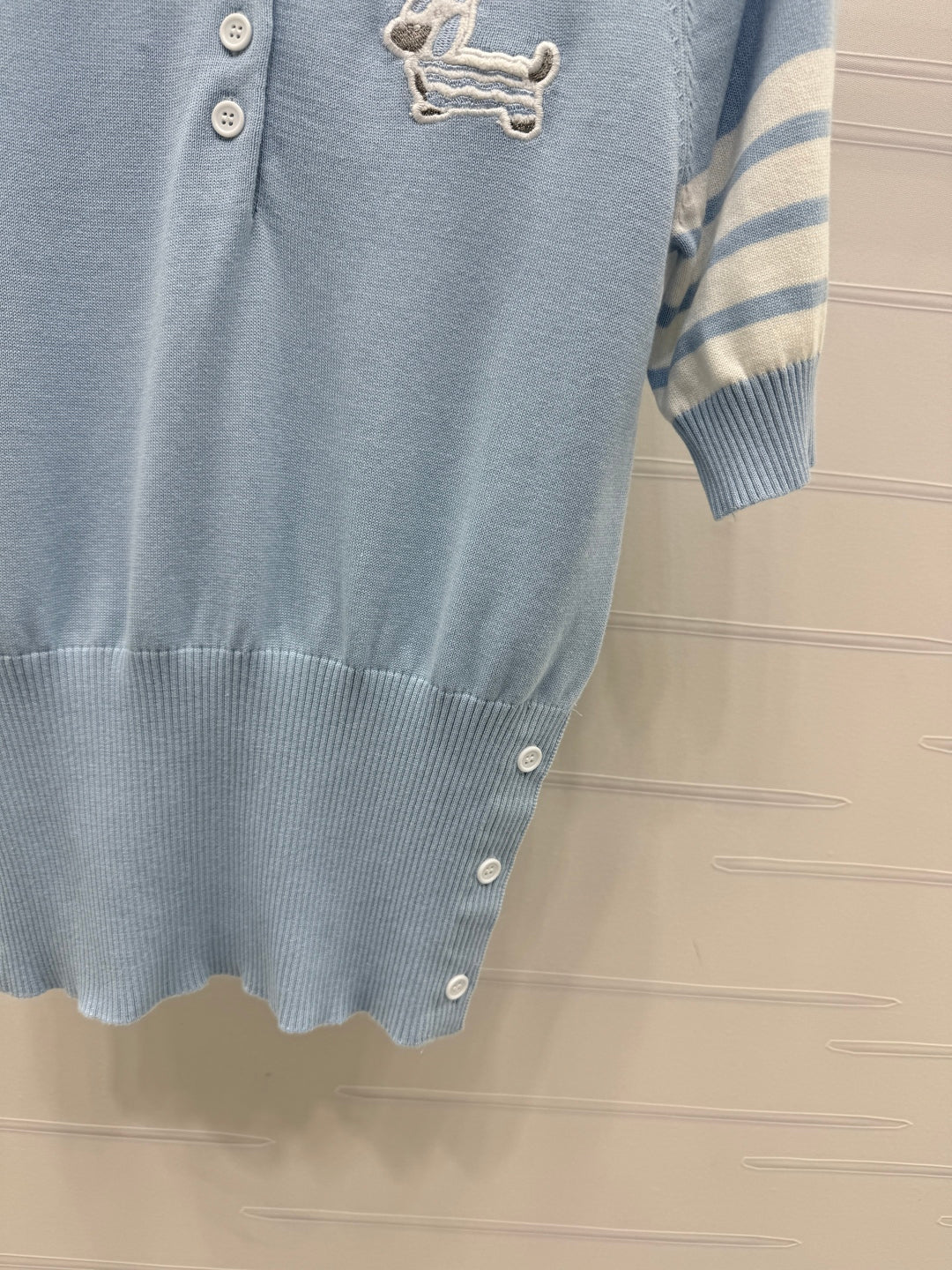 THOM SHORT-SLEEVE KNIT SWEATER WITH EMBROIDERED DOG MOTIF 274849