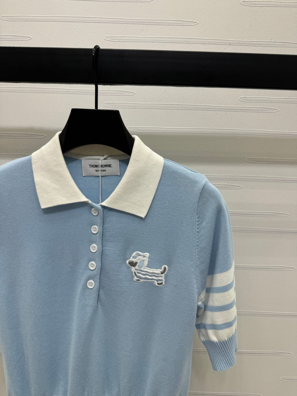 THOM SHORT-SLEEVE KNIT SWEATER WITH EMBROIDERED DOG MOTIF 274849