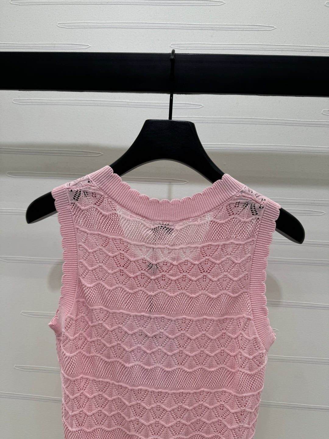 CHANEL 25S HOLLOW KNIT VEST 264158