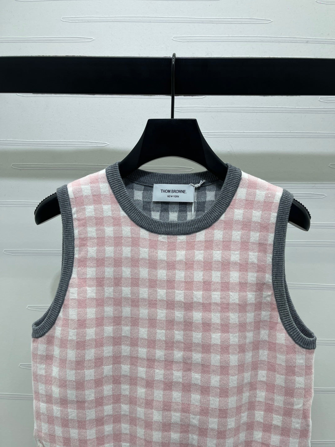 THOM 26S SLEEVELESS SWEATER STYLE 126