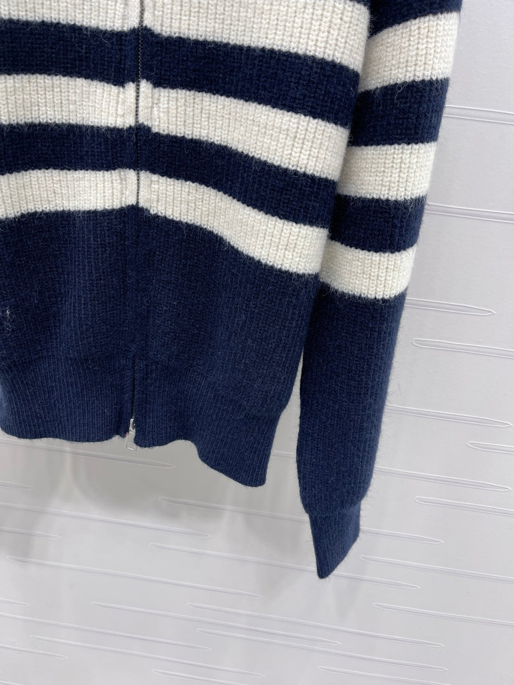 MIUMIU CARDIGAN STYLE 527