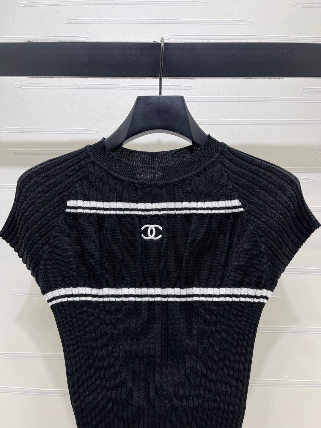 CHANEL 26S SHORT-SLEEVE KNIT TOP 1341