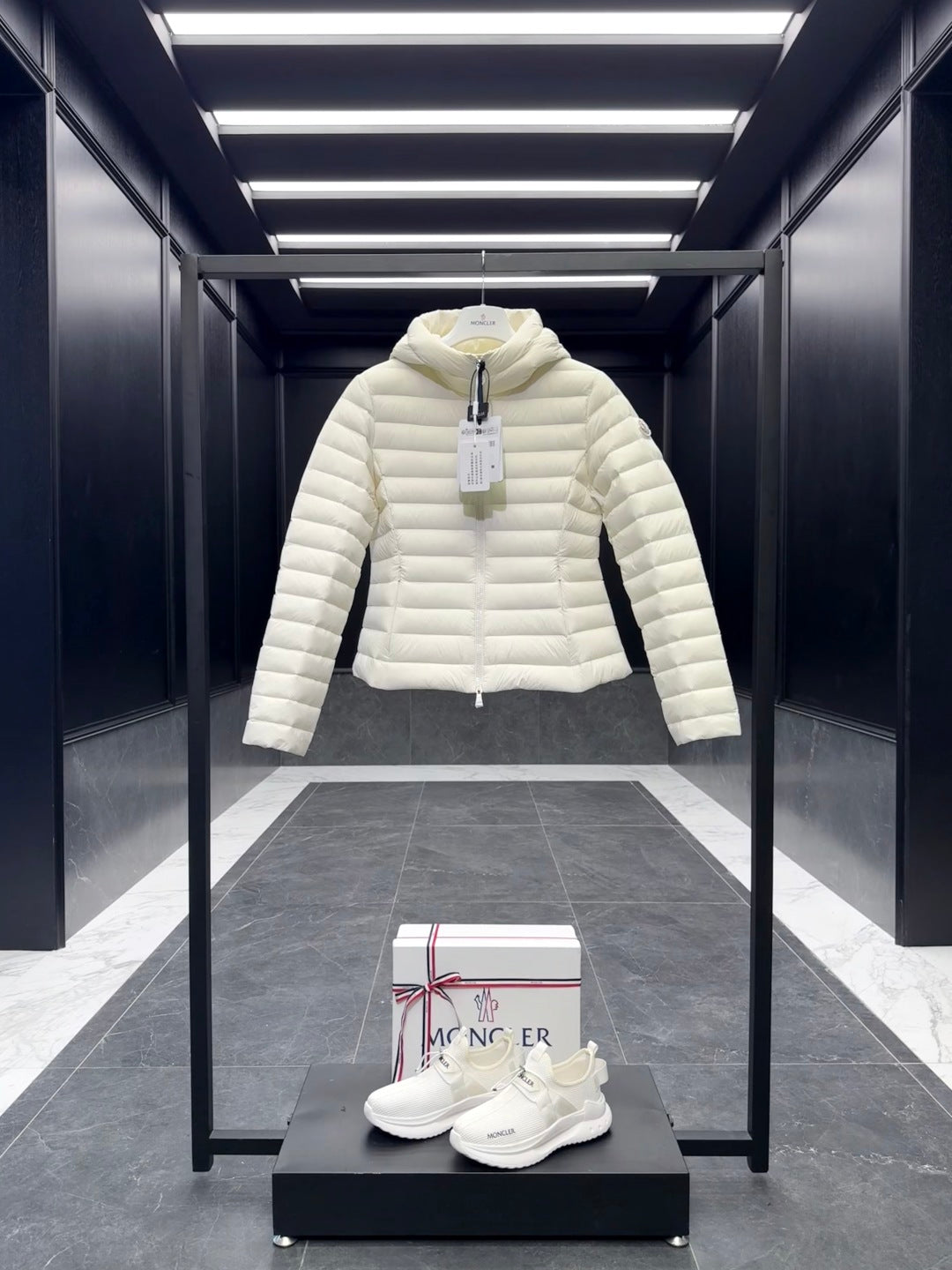 MONCLER 25S JACKET IN WHITE 019