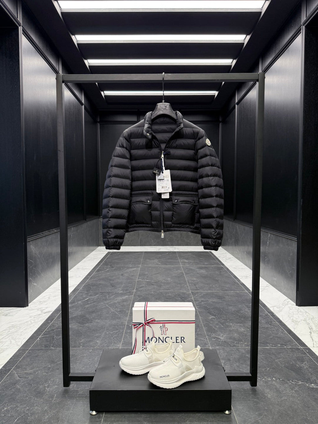 MONCLER 25S JACKET IN BLACK 021