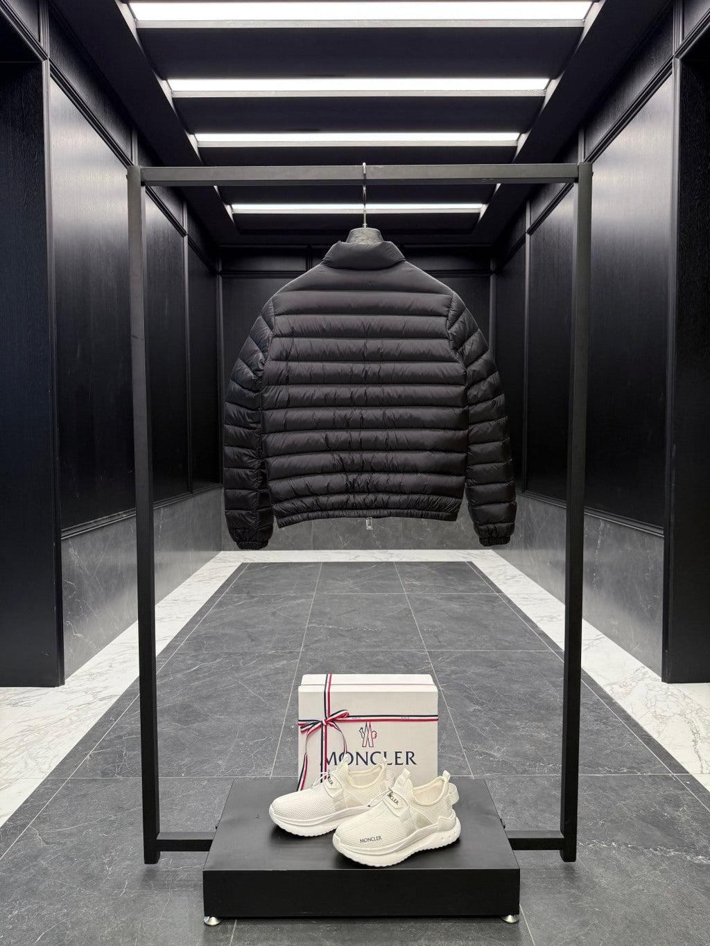 MONCLER 25S JACKET IN BLACK 021