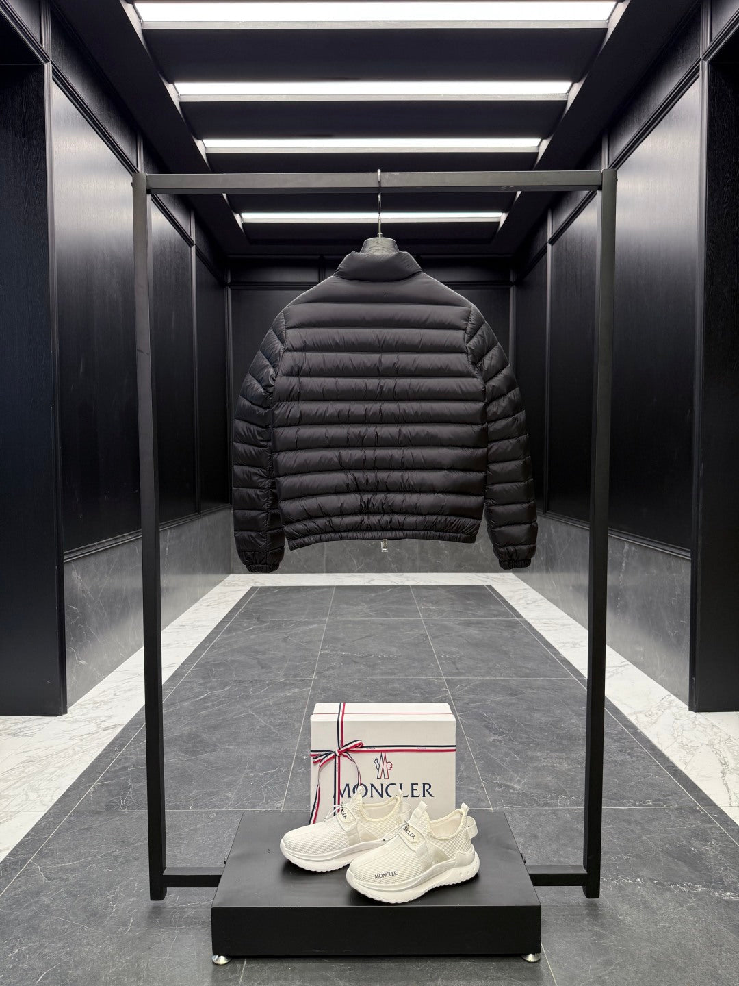 MONCLER 25S JACKET IN BLACK 021