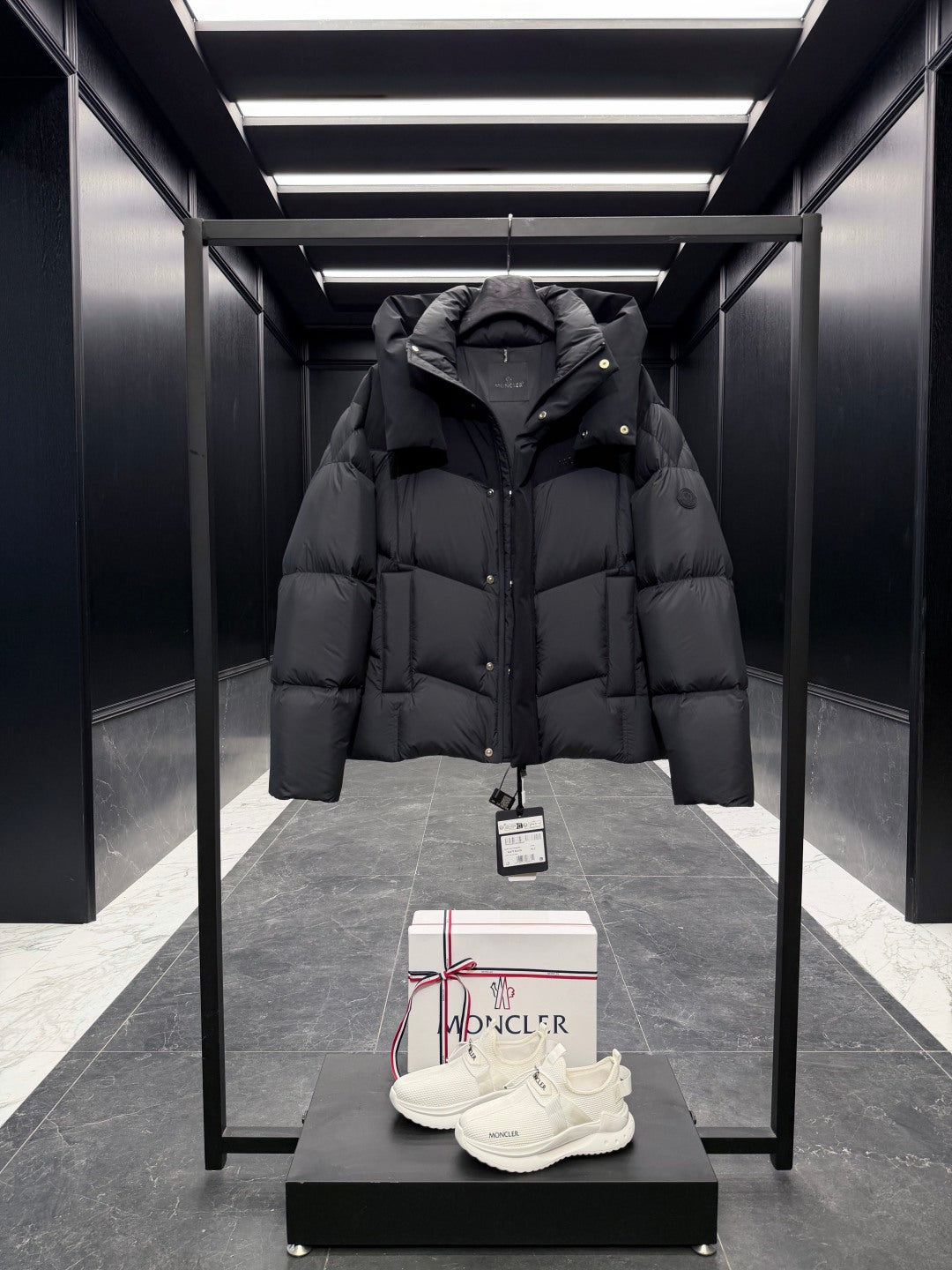 MONCLER 25S DOWN JACKET 359