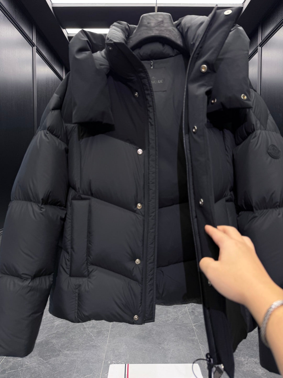 MONCLER 25S DOWN JACKET 359