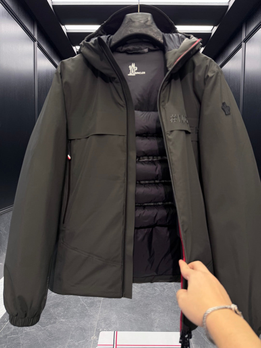 MONCLER 25S HOODED SKI JACKET 385