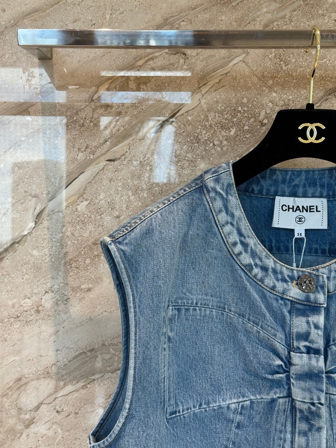 CHANEL 25S SLEEVELESS DENIM VEST 391
