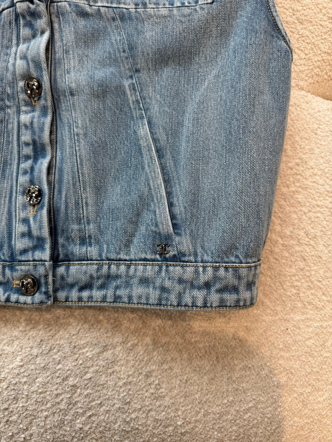 CHANEL 25S SLEEVELESS DENIM VEST 391