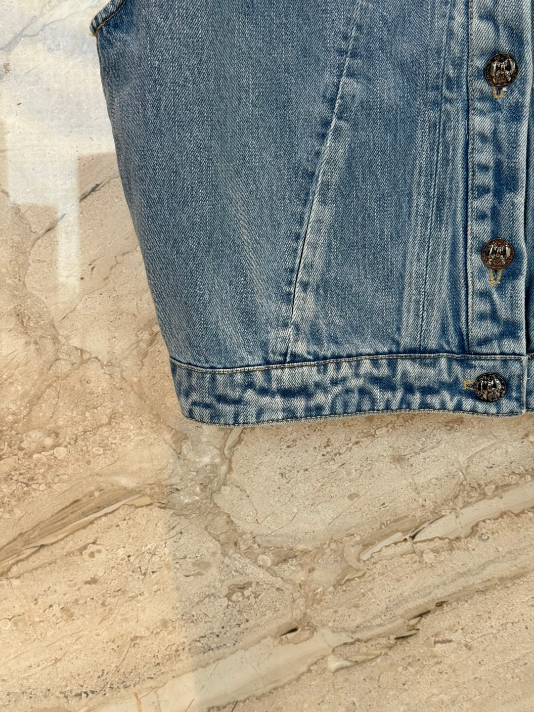 CHANEL 25S SLEEVELESS DENIM VEST 391