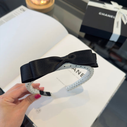 CHANEL 26S HEADBAND IN BLACK AND WHITE SATIN 503044