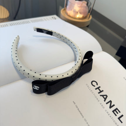 CHANEL 26S HEADBAND IN BLACK AND WHITE SATIN 503044