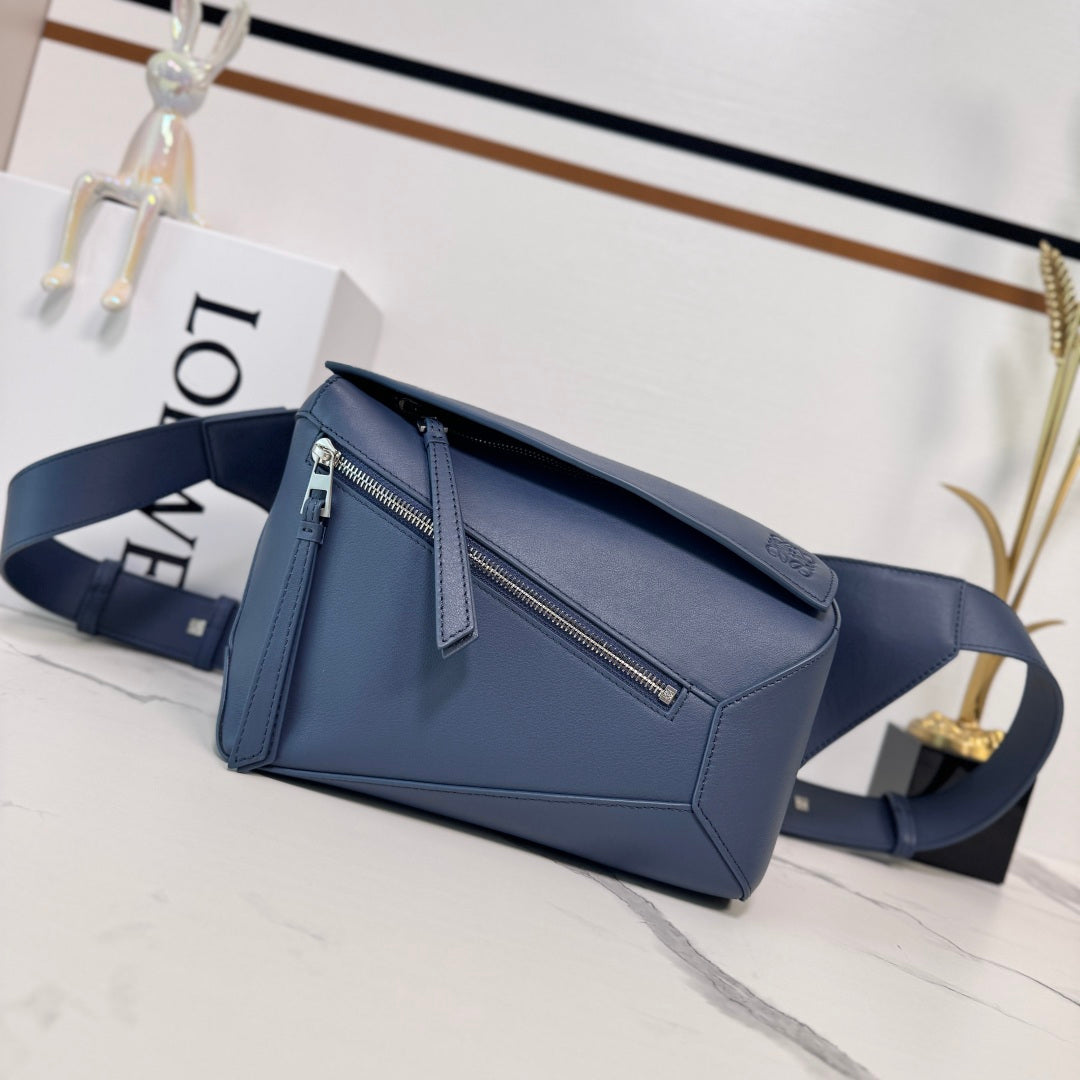 LOEWE 26S PUZZLE EDGE MEDIUM BAG 24 IN DENIM BLUE CALFSKIN
